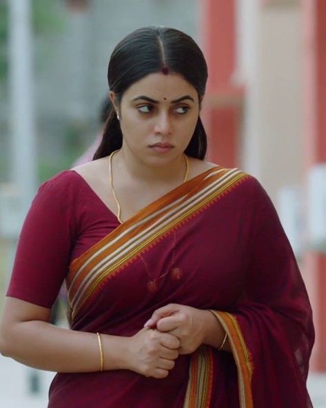 Shamna Kasim, Samantha In Saree, Sneha Actress, Indian Natural Beauty, Beauty Smile, Indian Photoshoot, Seductive Clothes, Desi Beauty, Saree