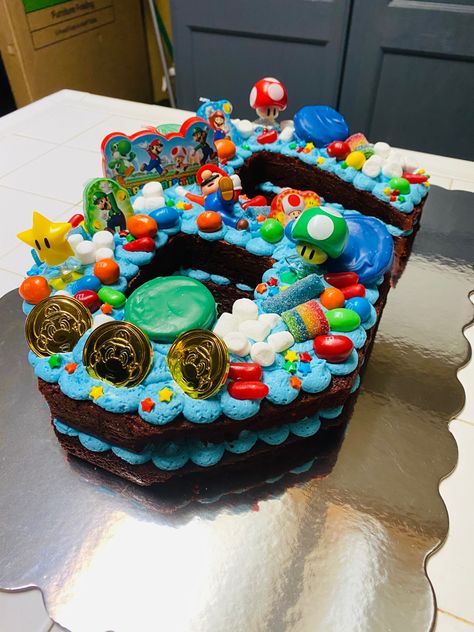 Mario Ice Cream Cake, Mario Number Cake, Super Mario Number Cake, Super Mario Cupcake Cake, Mario Cupcake Ideas, Simple Mario Cake, Mario Bros Birthday Cake, Mario Ideas, Super Mario Cupcakes