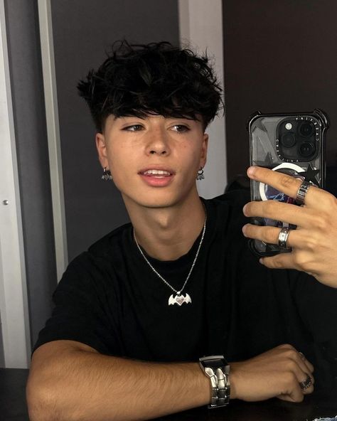 #kris8an #tiktok #instagram #boy #krisgrippo #kristangrippo #kris #grippo Edgars Haircut, Cute Blonde Guys, Alex Pics, Cute Guy Pics, Cute White Guys, Boys With Curly Hair