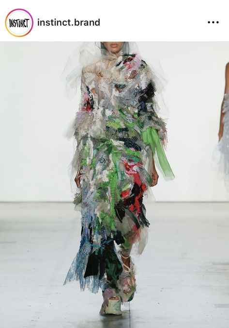 Trash Fashion, Parsons School Of Design, Textiles Fashion, Fashion Show Collection, Fashion 2017, Primavera Estate, Business Fashion, Runway Fashion, Sustainable Fashion