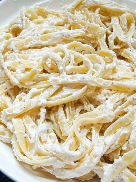 Ricotta Lemon Pasta: One Pot, 20 Minute Recipe – Tasty Oven Ricotta Cheese Pasta Sauce, Pasta Recipe With Ricotta Cheese, Pasta Sauce With Ricotta Cheese, Dinner Recipes With Ricotta Cheese, Pasta And Ricotta Cheese Recipes, Ricotta Uses, Recipes Using Ricotta Cheese Dinners, Dishes With Ricotta Cheese, Pasta Recipes With Ricotta Cheese