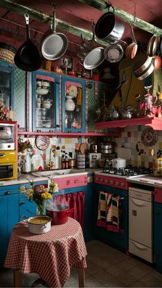 Mismatch Appliances Kitchens, Cozy Maximalist Kitchen, Eccentric Kitchen Decor, Vintage Maximalism Kitchen, Eclectic Cottage Kitchen, Kitchen Ideas Cute, Whimsical Dinnerware, Quirky Kitchen Ideas, Eclectic Decor Restaurant