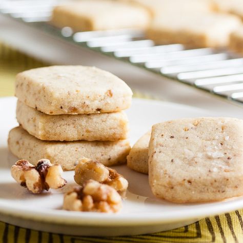 This walnut shortbread has a sandy, crumbly texture and a really strong nutty flavour. Topped with flaky sea salt, it's a not-too-sweet treat. Walnut Shortbread, Lemon Shortbread Cookies, Shortbread Recipe, Shortbread Recipes, Italian Cookies, Shortbread Cookies, Sweets Desserts, Cookie Bars, Quick Easy Meals