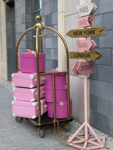 Devojacko Vece, Aura Pink, Store Plan, Pink Luggage, Travel Retail, Luxury Luggage, High Fashion Branding, Pink Day, Beauty Marketing