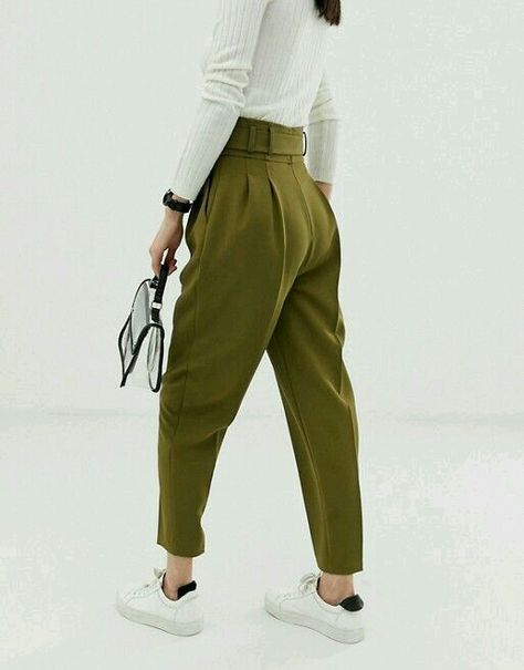 Pegged Pants, Pleated Tapered Pants, Peg Pants, Peg Trousers, Sewing Pants, Pant Trends, Womens Business Casual, Tapered Trousers, Tapered Pants