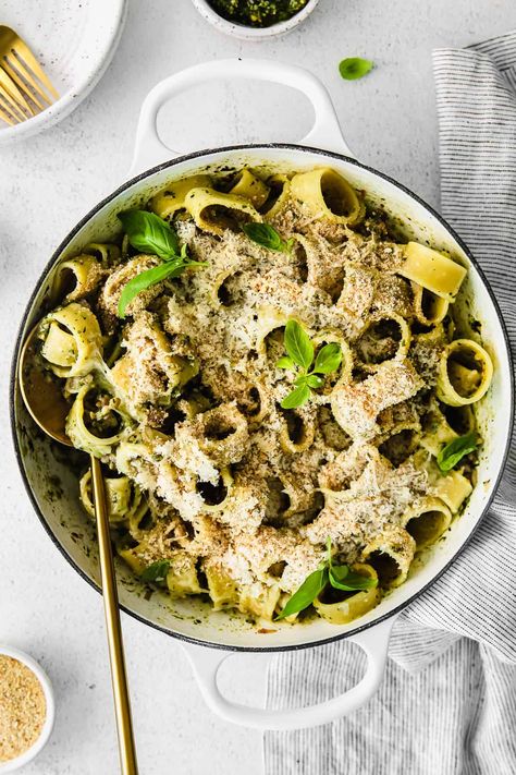 Incredibly easy Pesto Pasta made with Italian sausage and a yummy breadcrumb and parmesan topping. Sausage Pesto Pasta, Pasta With Italian Sausage, Easy Pesto Pasta, Pesto Aioli, Recipes With Parmesan Cheese, Italian Sausage Pasta, Pesto Pasta Recipes, Pasta Party, Italian Sausage Recipes