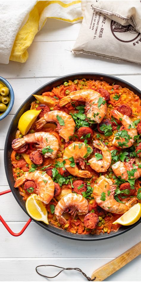 Prawn Paella, Chorizo Recipe, Paella Recipe Seafood, How To Cook Chorizo, Chorizo Recipes, Paella Recipe, Prawn Recipes, Rice Dish, Appetizer Salads