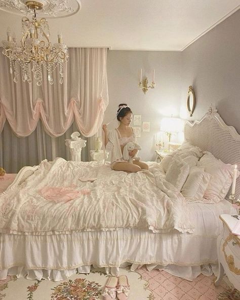 Elegant Princess Room, Aesthetic Princess Room, Fashion Bedroom Aesthetic, Pink Royal Bedroom, Adult Princess Bedroom, Princess Bedroom Aesthetic, Vintage Princess Aesthetic Bedroom, Princesscore Room, Princess Room Aesthetic