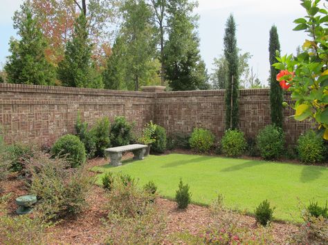 Complement beautiful landscaping with a brick privacy wall that includes decorative elements like a rowlock cap and basketweave pattern accent panel. http://insistonbrick.com/ Brick Privacy Wall, Brick Wall Gardens, Wall Gardens, Backyard Renovation, Privacy Wall, Beautiful Landscaping, Brick Garden, Backyard Renovations, Privacy Walls