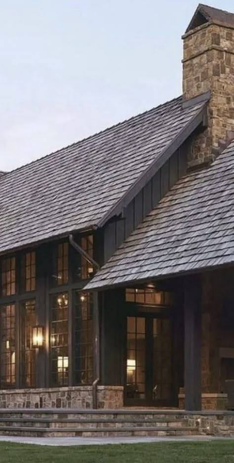 Hunting Lodge Exterior, Rustic Mountain Cabin, Lodge Exterior, Lakehouse Exterior, Tudor Exterior, Gambrel House, Roof Materials, Cabin Farm, Mountain House Ideas