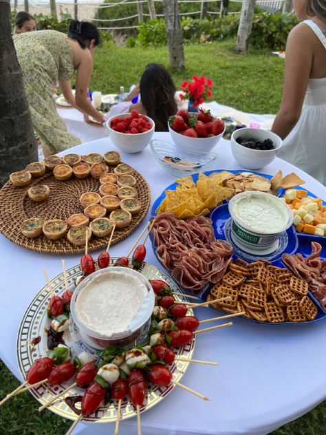 Abba Themed Party Food, 17th Birthday Food Ideas, Mama Mia Charcuterie Board, Mama Mia Appetizers, Mamma Mia Dinner Table, Mamma Mia Themed Snacks, Mamma Mia Charcuterie Board, Mamma Mia Picnic Party, Mamma Mia Inspired Birthday Party