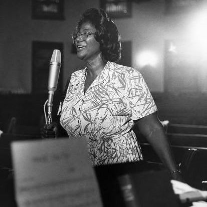 Womens History, Mahalia Jackson, African American History Facts, Black Heritage, Classic Jazz, Old School Music, Soul Singers, Gospel Singer, Phenomenal Woman