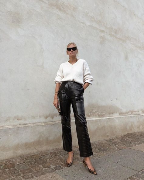 Tine Andrea (@tineandreaa) • Instagram photos and videos Patent Leather Pants, Leather Pants Outfit, Chique Outfits, Leopard Print Heels, Black Leather Pants, Elegante Casual, Fall Outfits For Work, Stylish Work Outfits, Summer Fits