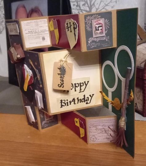 Harry Potter Pop Up, Diy Christmas Card Ideas, Harry Potter Birthday Cards, Harry Potter Marathon, Diy Christmas Card, Christmas Card Ideas, Harry Potter Birthday, Diy Christmas Cards, Pop Up Cards