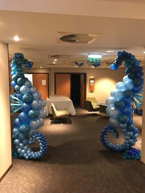 Deco Theme Marin, Prom Theme Decorations, Sea Wedding Theme, Little Mermaid Wedding, Baby Shower Balloon Arch, Under The Sea Decorations, Ocean Birthday Party, Balloons Arch, Prom Themes