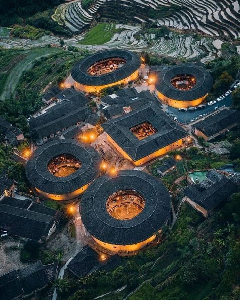 𝑨𝒓𝒄𝒉𝒊𝒕𝒆𝒄𝒕𝒖𝒓𝒆 & 𝑫𝒆𝒔𝒊𝒈𝒏 𝑪𝒐𝒏𝒄𝒆𝒑𝒕 (@arch_union) posted on Instagram: “Fujian earthen buildings The Fujian tulou are Chinese rural dwellings unique to the Hakka in the mountainous areas in southeastern Fujian,…” • May 20, 2021 at 7:19pm UTC Sneakers 2022, Circular Buildings, Los Angeles Parks, Building Photography, Fujian China, Architecture Concept Diagram, Christmas Shoes, Small House Design Plans, Changzhou