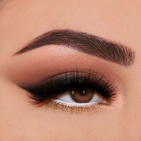 White Eyeliner Waterline, White Waterline, Makeup For White Dress, White Eyeliner Looks, White Eyeliner Makeup, No Make Up Make Up Look, Glam Lashes, Occasion Makeup, Gold Eyeliner