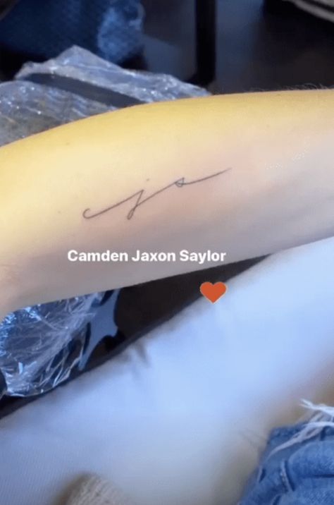 Kristin Cavallari tattoo: script initials for her 3 kids Kristen Cavallari Tattoo, Carter Name Tattoo, Kristin Cavallari Tattoo, Script Initial Tattoo, Kids Initials Tattoos For Women, Kids Initials Tattoo, Minimalist Name Tattoo, 3 Initial Tattoo Ideas, Lea Tattoo