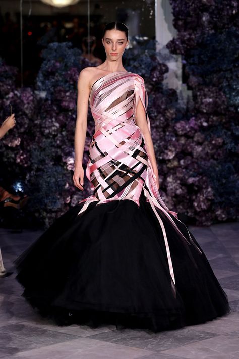 Christian Siriano 2024, Christian Siriano Runway, Modern Wedding Dresses Minimalist, Nyfw 2024, Siriano Dresses, Formal Inspiration, Fashion Research, Princess Fantasy, Fashion Dream Job