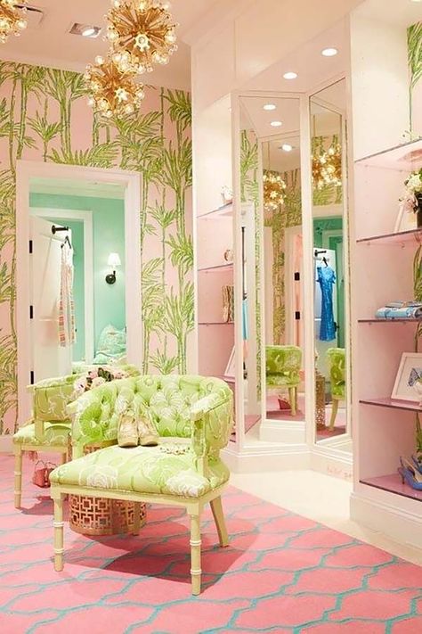 Wallpaper Tips-07-1 Kindesign Dressing Room Wallpaper, Ideas De Closets, Casa Disney, Deco Pastel, Elegant Dressing, Dressing Room Closet, Dressing Rooms, Dream Closets, Deco Retro