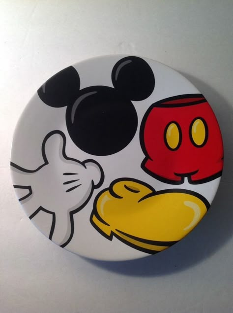 Mickey Mouse Body Parts Disney Salad Plate Things To Paint On A Plate, Painting Ideas On Plates, Disney Ceramics Ideas, Mickey Mouse Paintings, Drawing On Plates, Plate Painting Ideas, Ceramic Plates Art, Disney Plates, Mickey Mouse Sketch