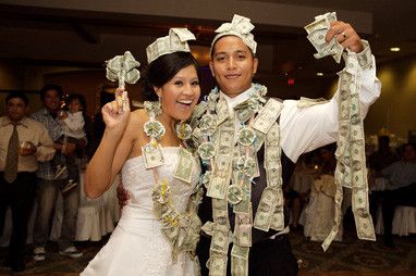 Cuban Money Dance.   During a Cuban wedding reception, each man that dances with the bride pins money on her dress to help the new couple with their honeymoon expenses. Money Dance Wedding, Mexican Wedding Traditions, Traditional Mexican Wedding, Hispanic Wedding, Latin Wedding, Dollar Dance, Filipino Wedding, Boda Mexicana, Money Dance