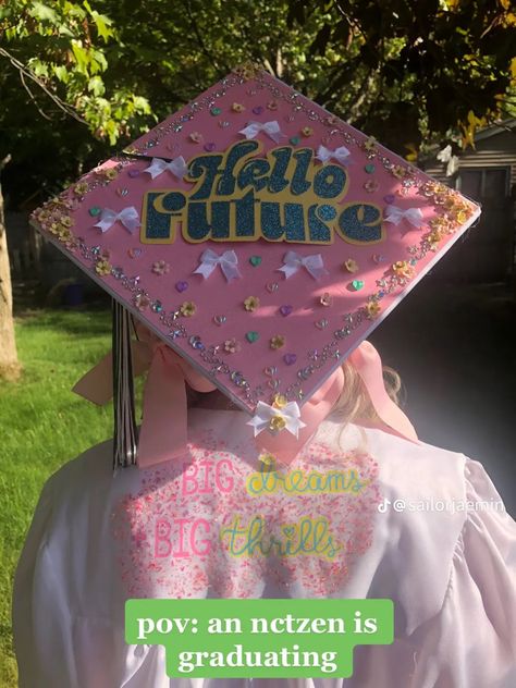 Nct Graduation Cap, Ateez Graduation Cap, Seventeen Graduation Cap, Kpop Cap Ideas For Graduation, K Pop Graduation Caps, Kpop Grad Cap, Kpop Graduation Caps, College Grad Cap Ideas, 8th Grade Graduation