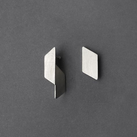 Wood Jewelry Diy, Minimalist Stud Earrings, Modern Silver Jewelry, Stud Earrings Unique, Stud Earrings Silver, Minimalist Earrings Studs, Geometric Studs, Fine Silver Jewelry, Minimalist Studs