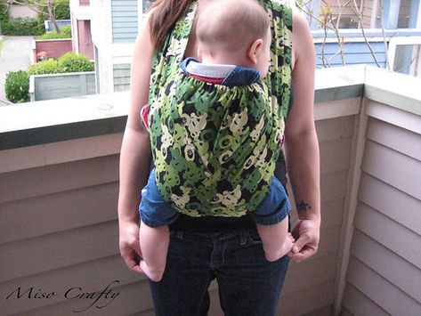 Miso Crafty: Tutorial: The Meela Baby Carrier!! Onbuhimo Pattern, Baby Carrier Sewing Pattern, Kangaroo Baby Carrier, Baby Carrier Pattern, Front Baby Carrier, Diy Baby Carrier, Baby Wearing Wrap, Carrier Pattern, Kangaroo Baby