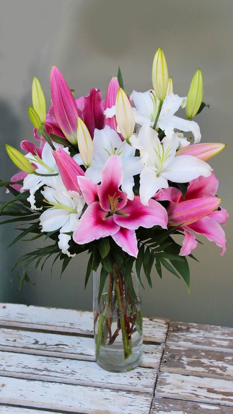 Impressive bouquet of 6 lilium oriental in white & fuchsia shades and seasonal foliage. Send this fragrant bouquet and express feelings of appreciation, love and respect. Lilium Flower Bouquets, Lilium Bouquet, Lilly Flower Arrangements, White Lily Bouquet, Lilium Flower, White Fuchsia, Express Feelings, Scented Flowers, Lilly Flower