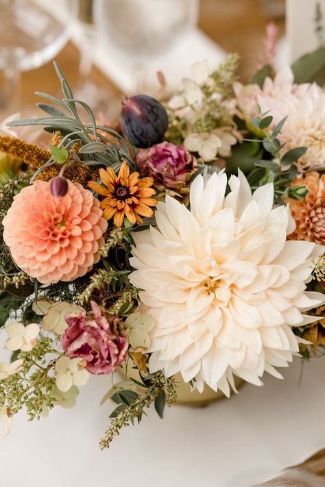 Fall Wedding at Anthony Wayne House | Philadelphia | Samantha + Glen - lovenfresh Wedding Flower Arrangements Fall, Dahlias Wedding, Fall Flower Arrangements, Fall Wedding Centerpieces, Fall Wedding Flowers, Flower Centerpieces Wedding, Fall Centerpiece, Wedding Flower Arrangements, Wedding Centerpiece