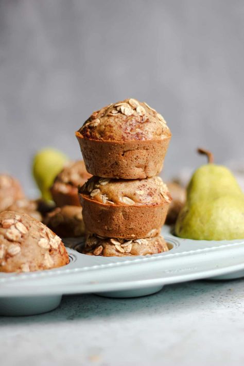 Healthy Pear Oatmeal Muffins Oat Muffins Healthy, Pear Oatmeal, Make Ahead Brunch Recipes, Oatmeal Muffins Healthy, Ginger Muffins, Pear Muffins, Pumpkin Streusel Muffins, Healthy Muffin, Fruit Muffins