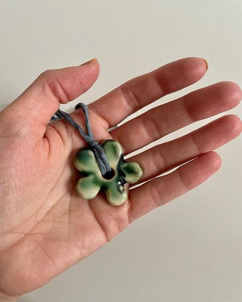 Clay Flower Pendant, Ceramic Flower Necklace, Pottery Necklace Pendants, Clay Flower Necklace, Clay Pendant Necklace, Ceramic Necklace Pendant, Clay Necklace Charms, Clay Necklace Diy, Clay Pendants Diy