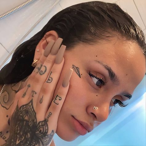 Kehlani Tattoo Ideas, Kehlani Tattoo, Yg Tattoos, Small Face Tattoos, Behind Ear Tattoos, Kehlani Parrish, Tattoo Face, Sugar Skull Girl, Sun Tattoos