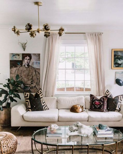 instagram worthy: @carlaypage. Carly Page Summers, Carley Summers, Carley Page, Summer Living Room Decor, Feminine Living Room, Home Inspiration, Eclectic Interior, Stunning Interiors, Instagram Worthy