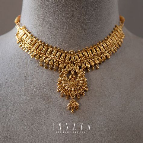 Heavy Gold Necklace Indian, Temple Jewelry Style Gold Plated Choker, Gold Plated Temple Jewelry Choker For Wedding, Indian Gold Jewellery, Gold Ceremonial Temple Necklace Choker, Gold Metal Temple Jewelry Choker, Bollywood Gold Jeweled Choker, Fashion Jewelry Necklaces Gold, Unique Gold Jewelry Designs