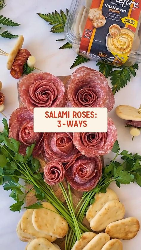 Salami Roses Food Art, Salami Rose Bouquet, Diy Salami Rose, How To Salami Rose, Salami Flowers Charcuterie, Salami Rose Tutorial, Salmi Rose, Salami Decoration Ideas, How To Make Flowers Out Of Food