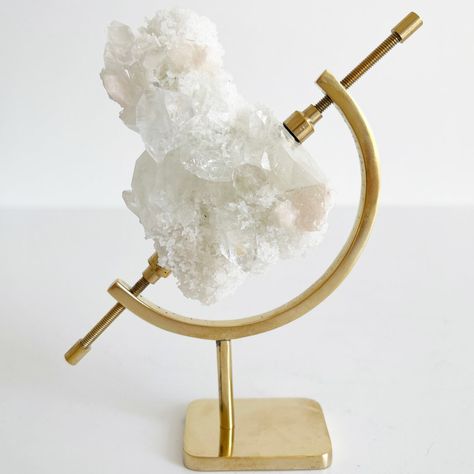 Lovely zeolite cluster on a bed of white stilbite accented with extra sparkly, clear apophyllite crystals intermixed with peachy blush stilbite... Gemstones Decor, Apophyllite Crystals, Peachy Blush, Witchy House, Crystal Lights, Gemstones Chart, Stone Lamp, Crystal Lighting, Epoxy Resin Art