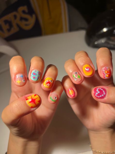 Colorful Nail Inspiration, Short Unique Nails, Funky Nail Designs Fun, Hippy Nail Designs, Short Hippie Nails, Hippie Nail Ideas, Hipster Nails, Hippie Nails, Short Gel Nails