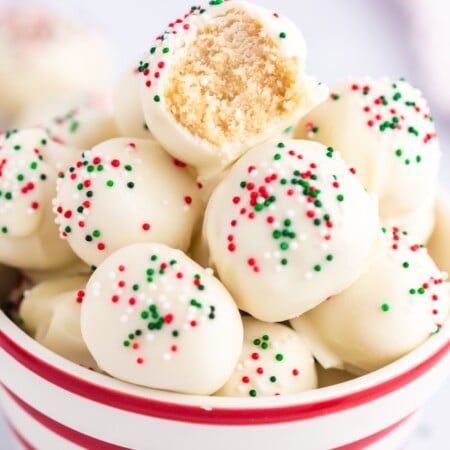 Sugar Cookie Truffles - Family Fresh Meals No Bake Sugar Cookie Truffles, Sugar Cookie Balls, Sugar Cookie Truffles, Lofthouse Sugar Cookies, Cookie Truffles, No Bake Sugar Cookies, Truffle Cookies, Christmas Truffles, Fresh Meals