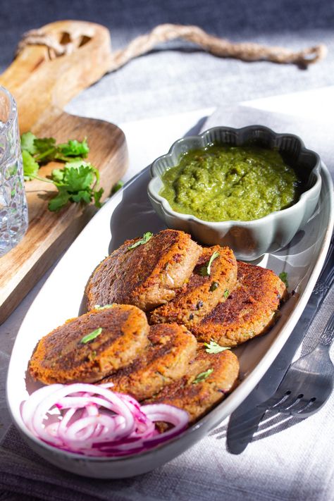 Mummy’s Shami Kabab | indischwindisch Shami Kabab Photography, Sweet Potato Oats, Vegetarian Patties, Shami Kabab Recipe, Vegetarian Patty, Shami Kabab, Healthy Oats, Sweet Potato Fries Baked, Toasted Oats