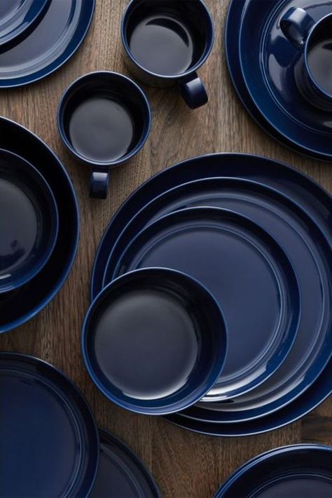 Porcelain Pattern, Navy Kitchen, Blue Dinner, Rustic Country Kitchens, Blue Dinner Plates, Blue October, Blue Aura, Kitchen Models, Color Story