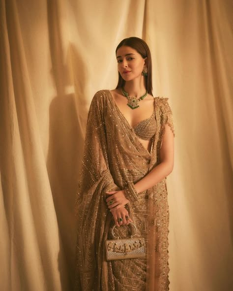 Tarun Tahiliani Saree, Golden Lehenga, Ananya Pandey, Reception Outfit, Ananya Panday, Web Stories, Saree Looks, Bridesmaid Saree, Golden Saree