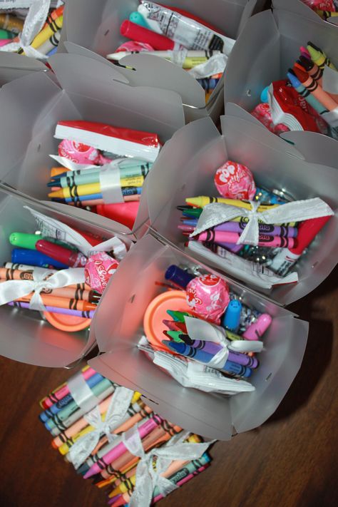 Party Packs Ideas, Diy Party Packs, Wedding Party Favors Diy, Diy Goodie Bags, Goodie Bags For Kids, Birthday Goodie Bags, Student Christmas Gifts, Party Goodies, Goody Bags