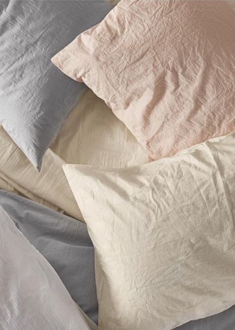 7 Brands With Dreamy (And Affordable!) Linen Sheets // The Good Trade // #linensheets #linen #bedsheets #conscioushome #sustainableliving #homedecor Brooklinen Sheets, Beautiful Bed Designs, Simple Bed Designs, Eco Friendly Bedding, Organic Bedding, Linen Sheet Sets, Simple Bed, Percale Sheets, Sheet Sets Full