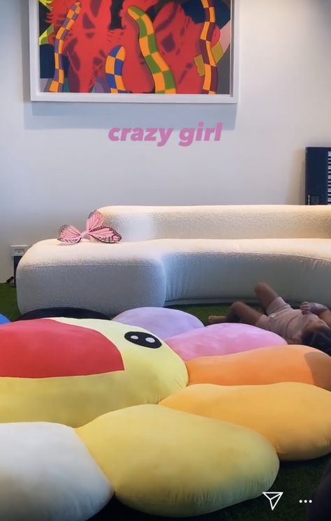 Takashi Murakami Pillow Bedroom, Murakami Pillow, Murakami Room Decor, Takashi Murakami Room, Takashi Murakami Room Decor, Takashi Murakami Pillow, Kylie Jenner House, Murakami Flower, Mtv Cribs