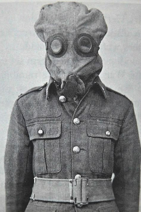 WW1 Images Terrifiantes, Gas Mask Art, Gas Masks, Apocalyptic Fashion, Black Parade, British Empire, Concept Development, Masks Art, Arte Inspo