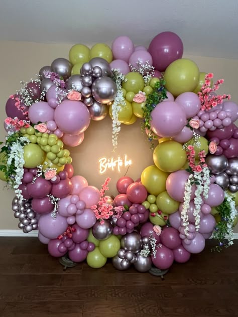 Balloon Arch Design Ideas, Pink And Green Balloons, Bouquet Of Balloons, Floral Napkin Rings, Mothers Day Balloons, Balloon Bouquet Diy, Birthday Room Decorations, Balloon Garland Diy, Elegant Plates