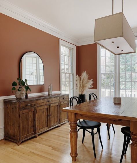 Terracotta Dining Room, Terracotta Paint Color, Dining Room Colour Schemes, Terracotta Paint, Brown Dining Room, Dining Room Paint Colors, Country Dining Rooms, Home Decor Blog, Dining Room Colors