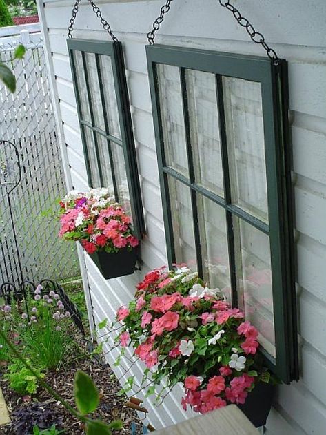 How To Beautify Your House – Outdoor Wall Décor Ideas Recycle Decor, Recycled Windows, Diy Flower Boxes, Window Planters, Old Windows, Window Box, Diy Backyard, Garden Shed, Flower Boxes